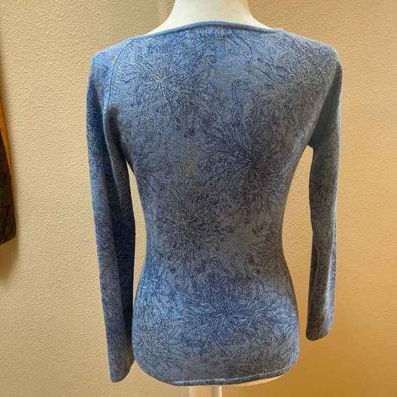 Nieman Marcus 100% Cashmere Collection Blue Floral Sweater Size Small - Picture 5 of 12